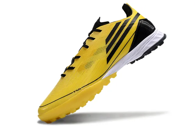 Adidas हलুদ কালো লো-কাট সিন্থেটিক আপার টেক্সচার্ড রিবড নিট টার্ফ ফুটবল জুতা 3