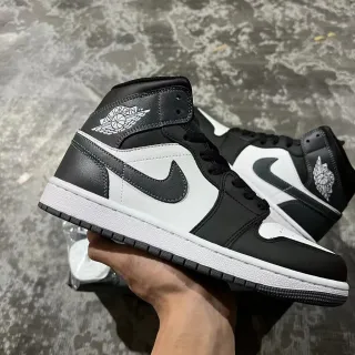 Air Jordan 1 黑白皮革篮球鞋