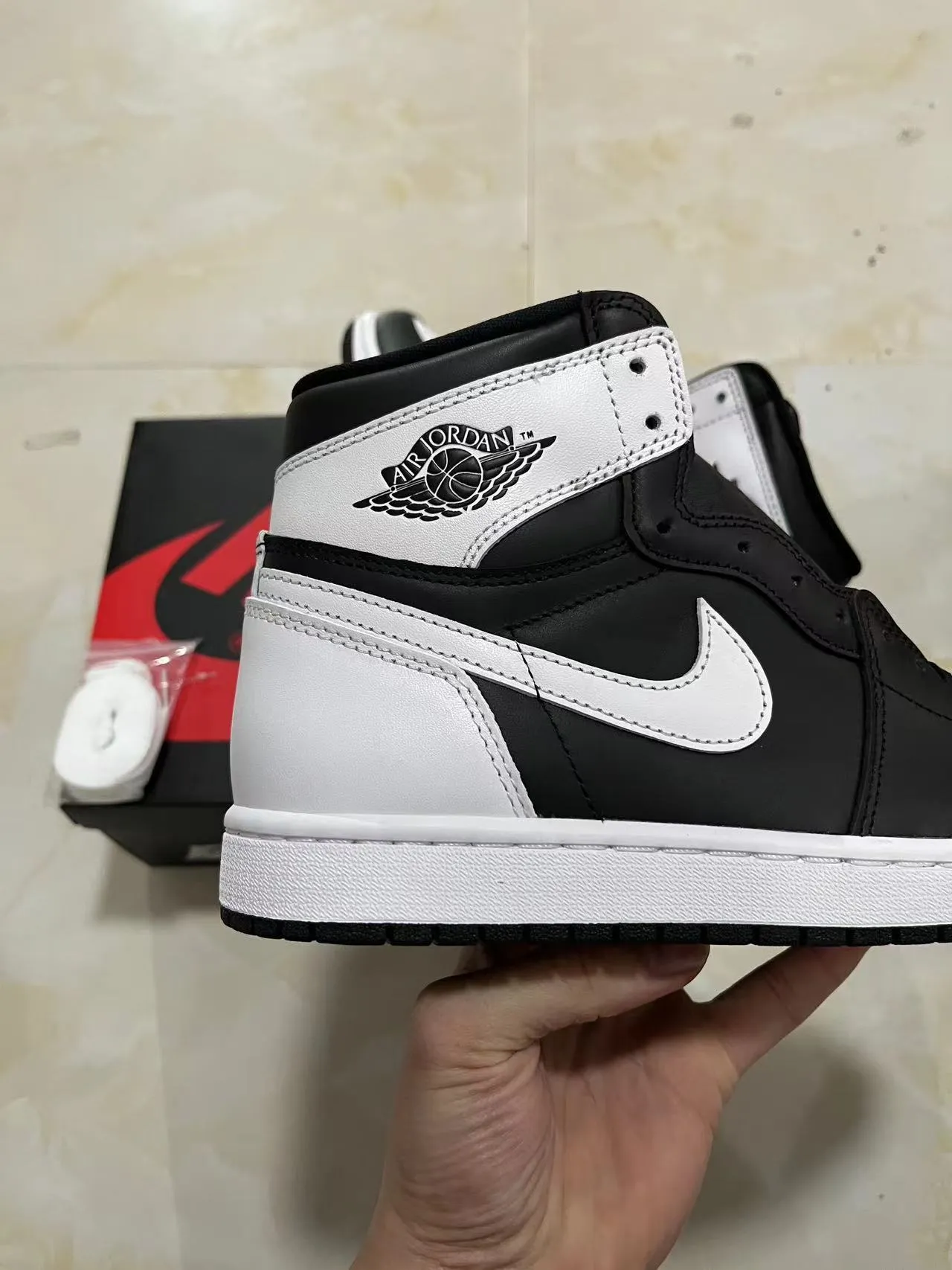 Air Jordan 1 أحذية كرة السلة من الجلد الأسود والأبيض عالية الارتفاع 7
