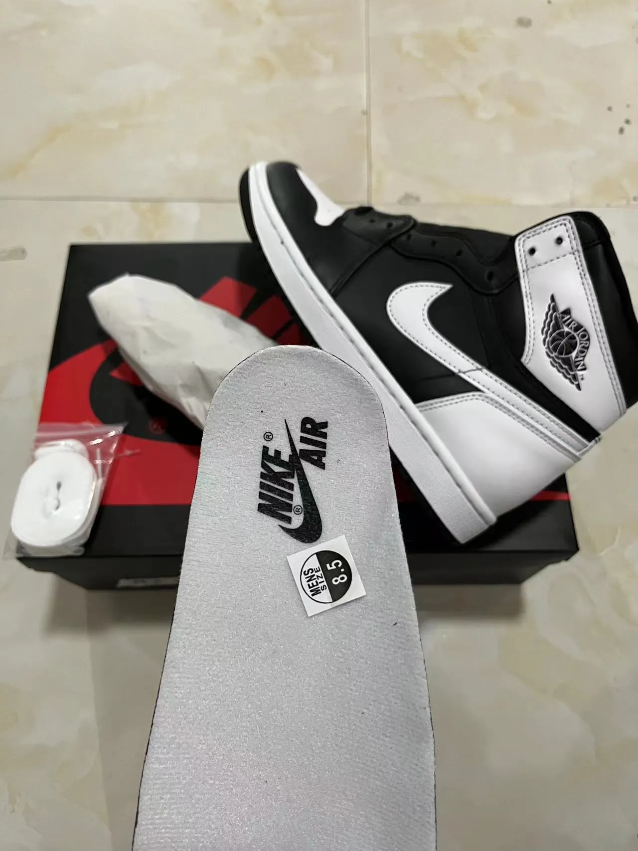 Air Jordan 1 أحذية كرة السلة من الجلد الأسود والأبيض عالية الارتفاع 9