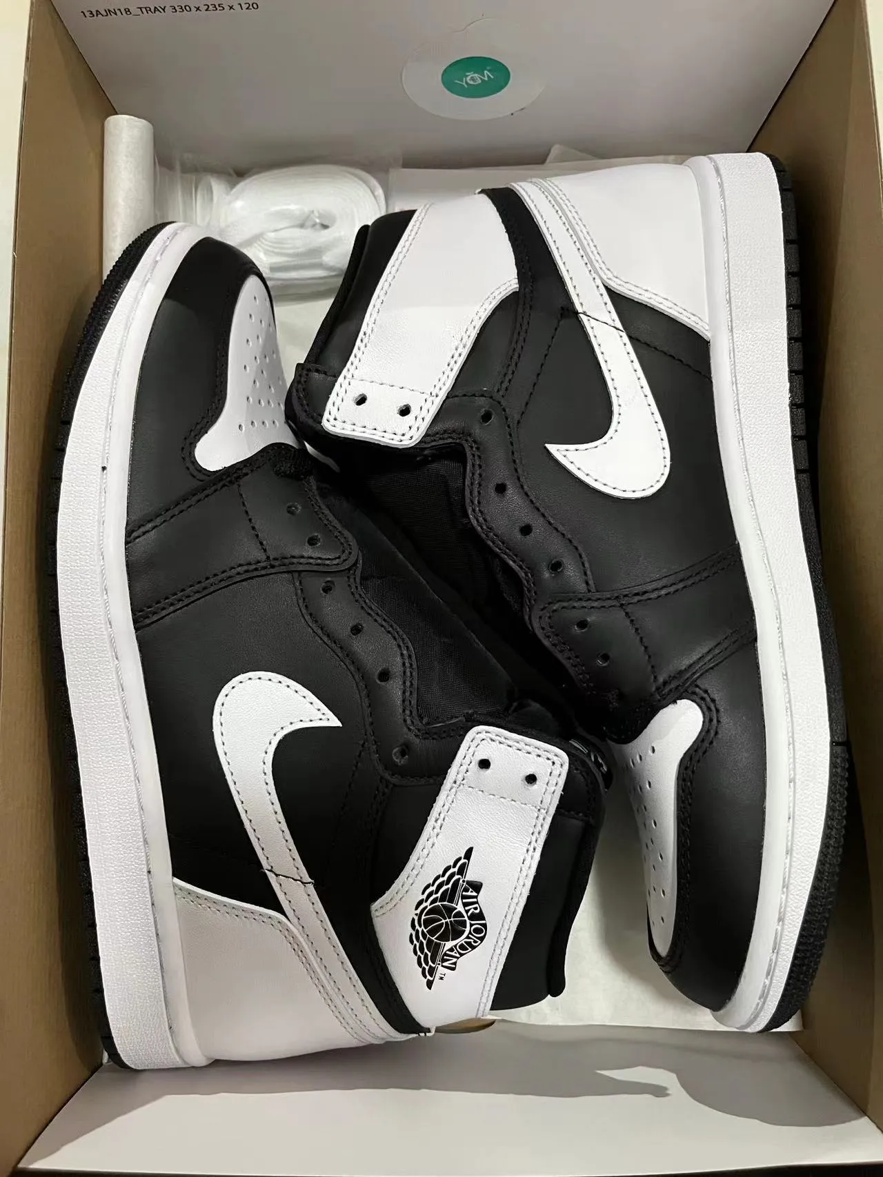 Air Jordan 1 أحذية كرة السلة من الجلد الأسود والأبيض عالية الارتفاع 10