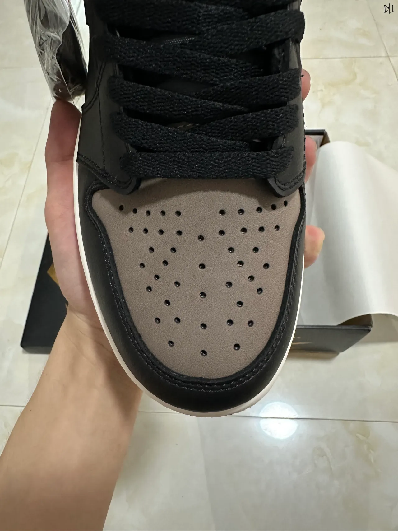 Air Jordan 1 কালো এবং টোপ হাই-টপ বাস্কেটবল জুতো 3