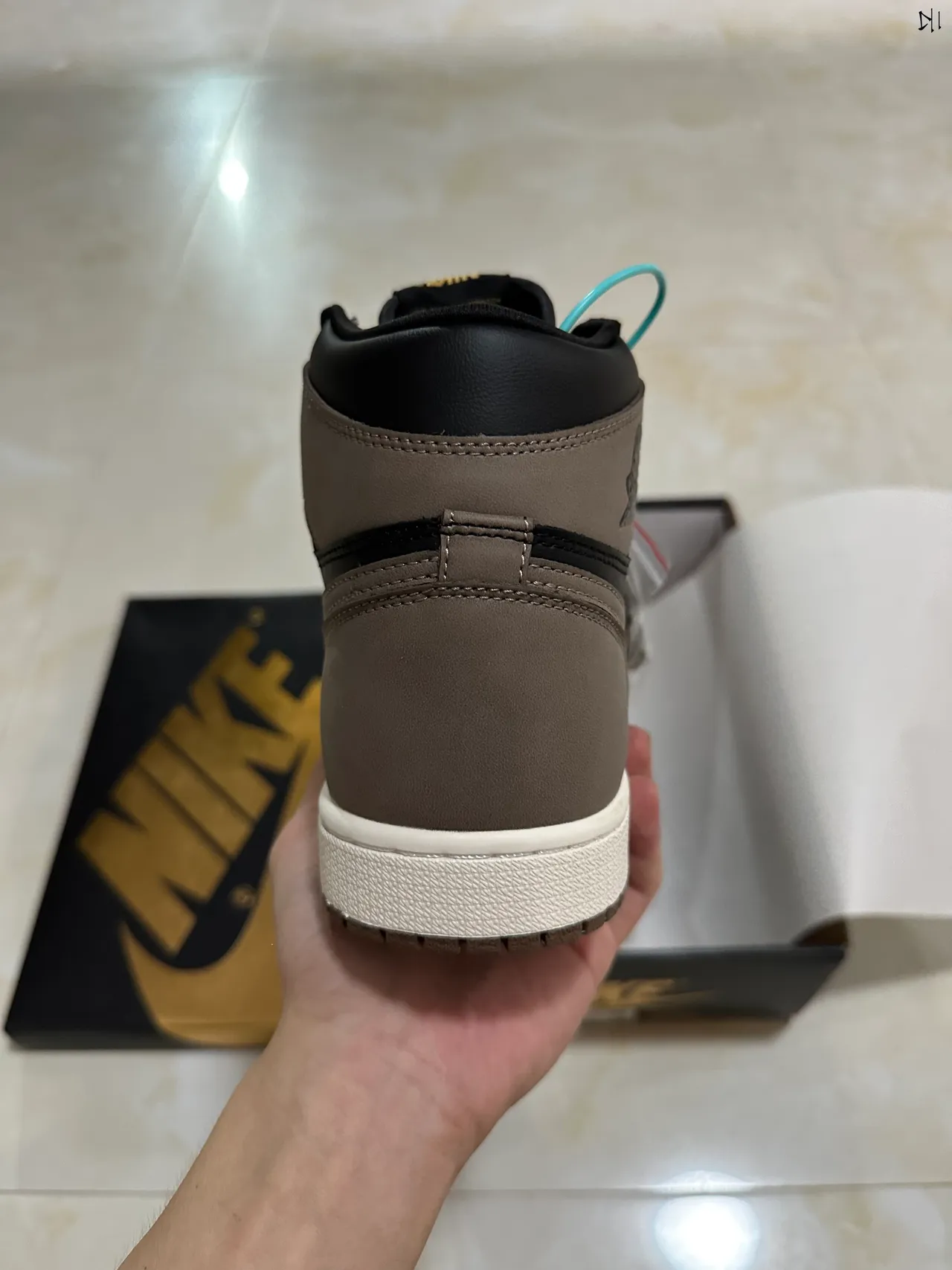 Air Jordan 1 কালো এবং টোপ হাই-টপ বাস্কেটবল জুতো 6