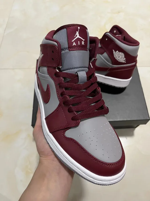 Zapatillas de baloncesto de caña alta Air Jordan 1 en burdeos y gris 2