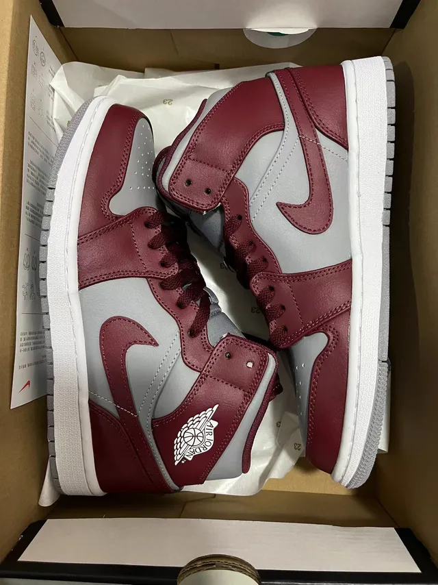Zapatillas de baloncesto de caña alta Air Jordan 1 en burdeos y gris 6