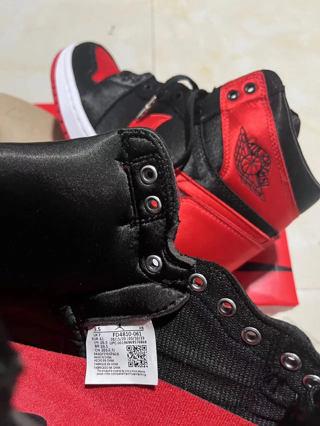 Tênis de basquete Air Jordan 1 High em cetim preto e vermelho 8