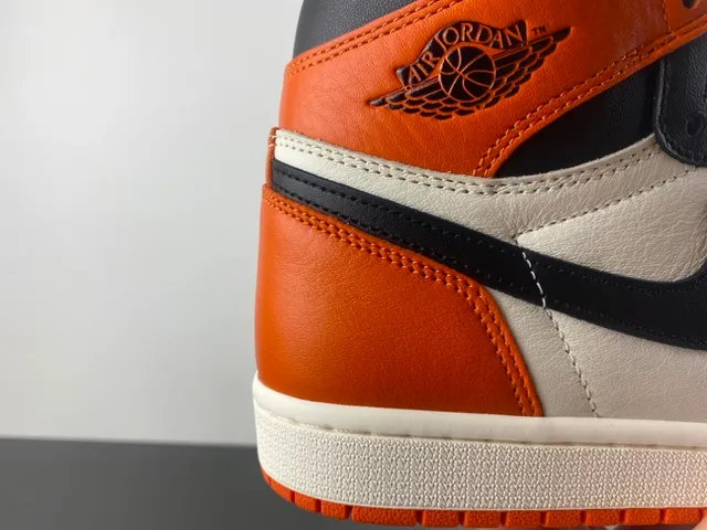 Tênis de basquete Air Jordan 1 High laranja preto branco 3