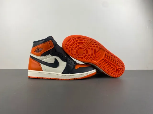 Tênis de basquete Air Jordan 1 High laranja preto branco 11