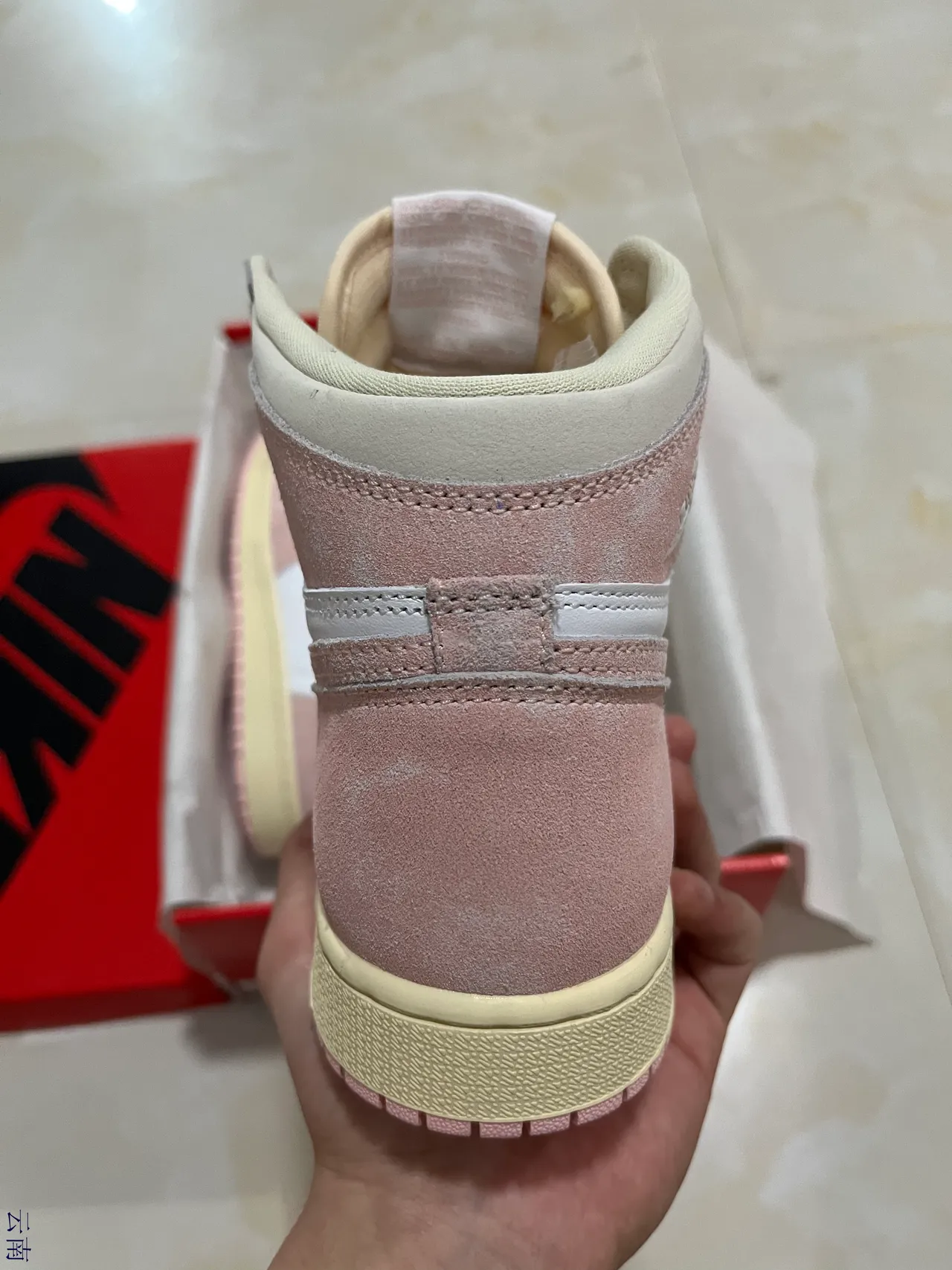 Air Jordan 1 High Chaussures de Basketball en Daim Rose et Blanc 6