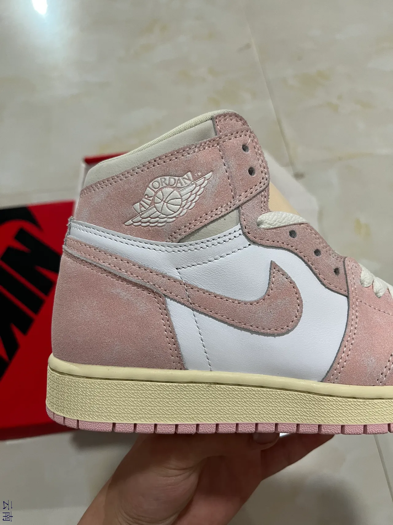 Air Jordan 1 High Chaussures de Basketball en Daim Rose et Blanc 7