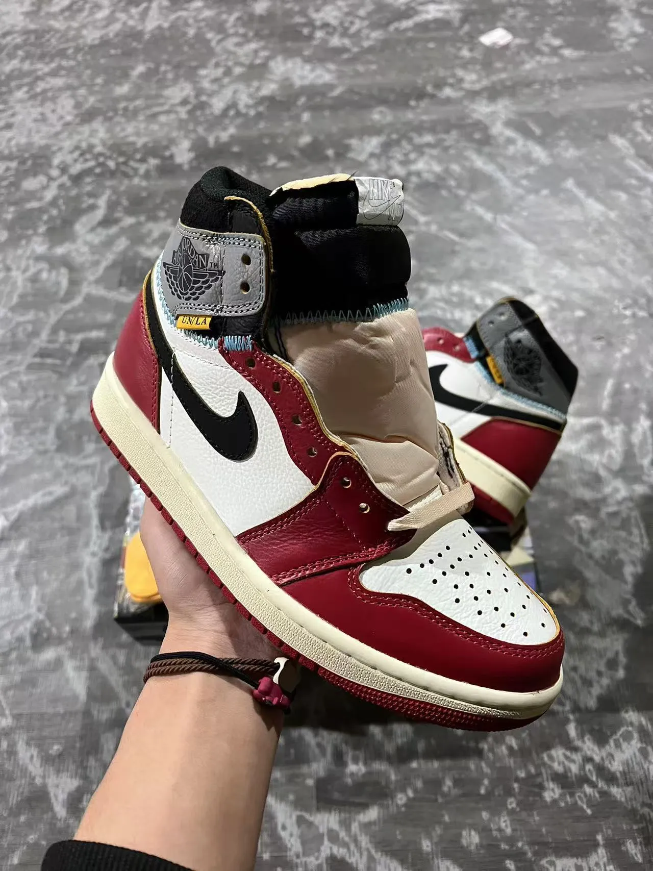 Chaussures de basketball Air Jordan 1 High rouge blanc noir 2