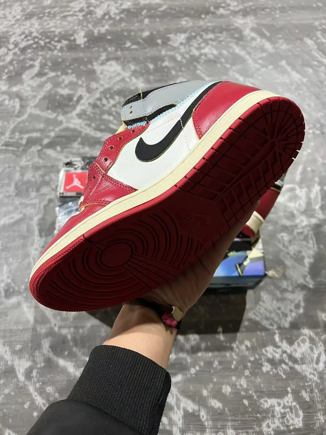 Chaussures de basketball Air Jordan 1 High rouge blanc noir 4