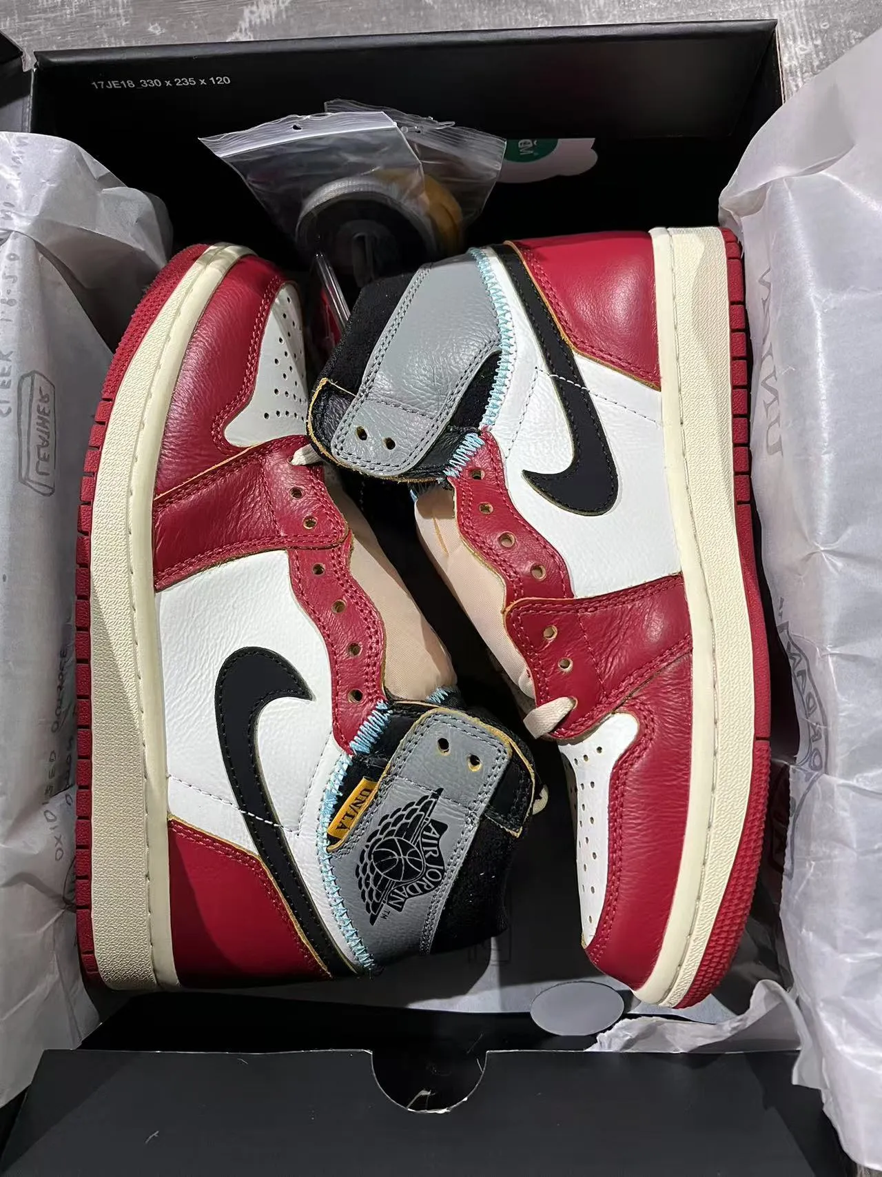 Chaussures de basketball Air Jordan 1 High rouge blanc noir 10
