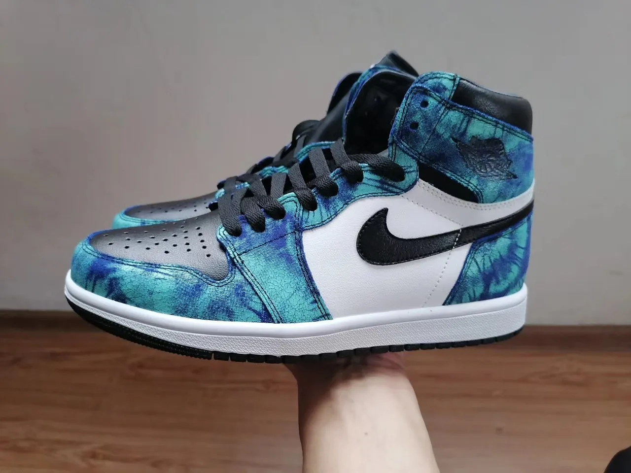 Air Jordan 1 High 扎染蓝白黑篮球鞋 2