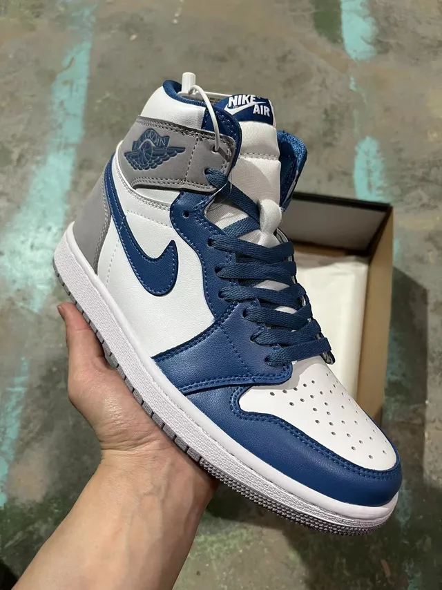 حذاء كرة السلة Air Jordan 1 High أبيض كحلي رمادي 2