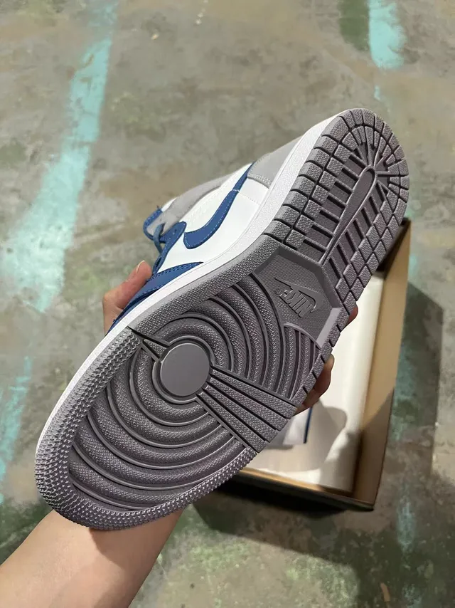 حذاء كرة السلة Air Jordan 1 High أبيض كحلي رمادي 3