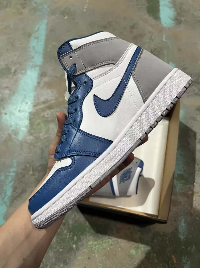 حذاء كرة السلة Air Jordan 1 High أبيض كحلي رمادي 4