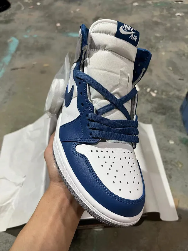 Air Jordan 1 High 白色皇家蓝灰色篮球鞋 2
