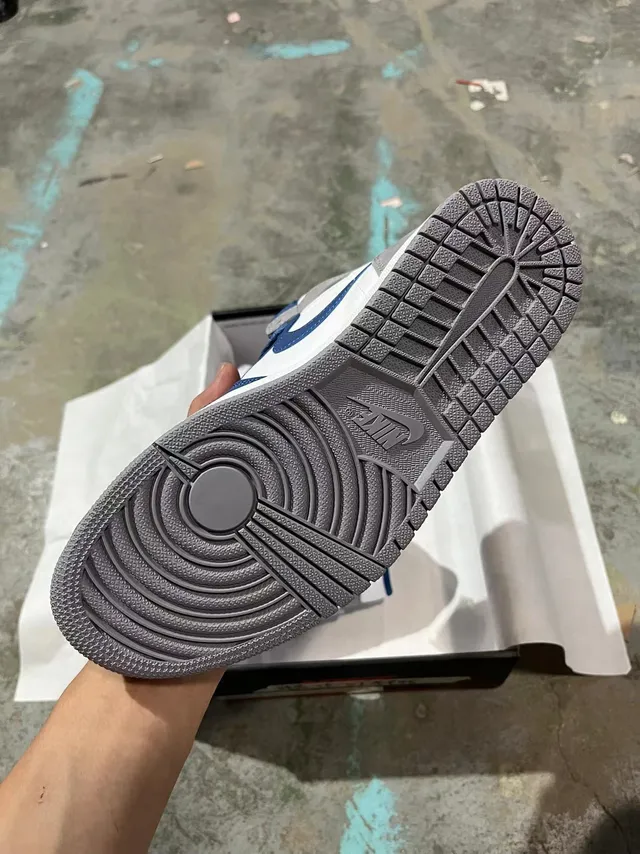 Air Jordan 1 High 白色皇家蓝灰色篮球鞋 5