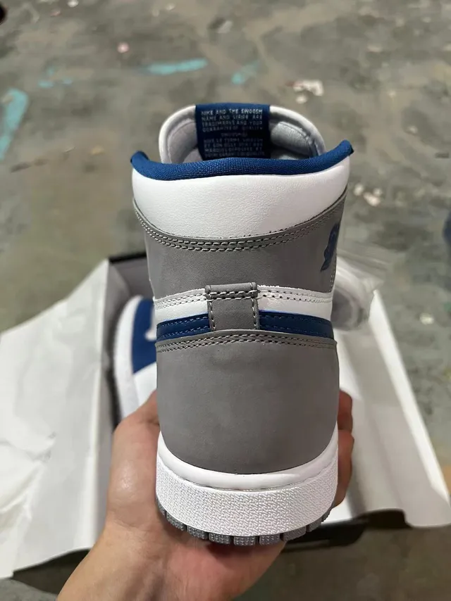 Air Jordan 1 High 白色皇家蓝灰色篮球鞋 6