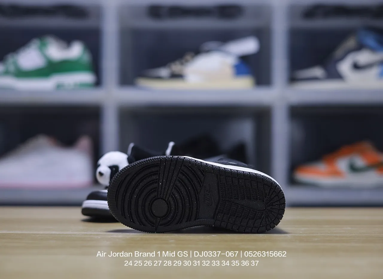 Air Jordan 1 Mid GS गुलाबी सफेद बास्केटबॉल जूते 13