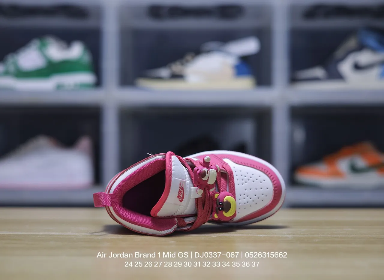 Air Jordan 1 Mid GS गुलाबी सफेद बास्केटबॉल जूते 17