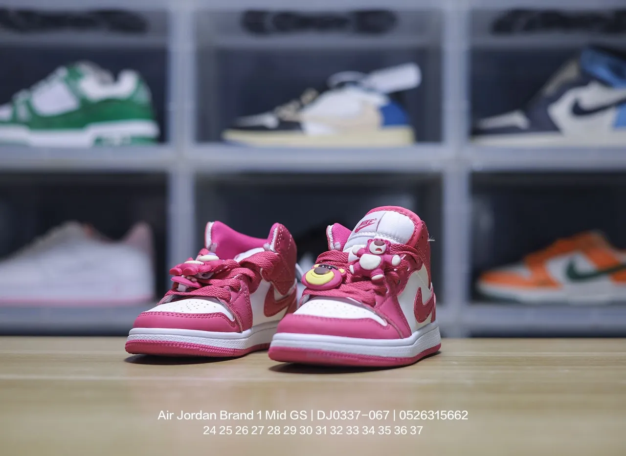Air Jordan 1 Mid GS गुलाबी सफेद बास्केटबॉल जूते 18