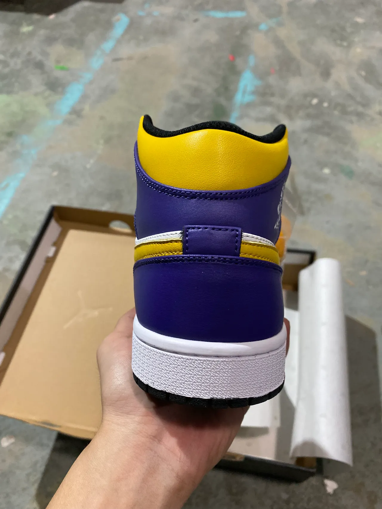 Air Jordan 1 Zapatillas de baloncesto moradas, amarillas y blancas 6