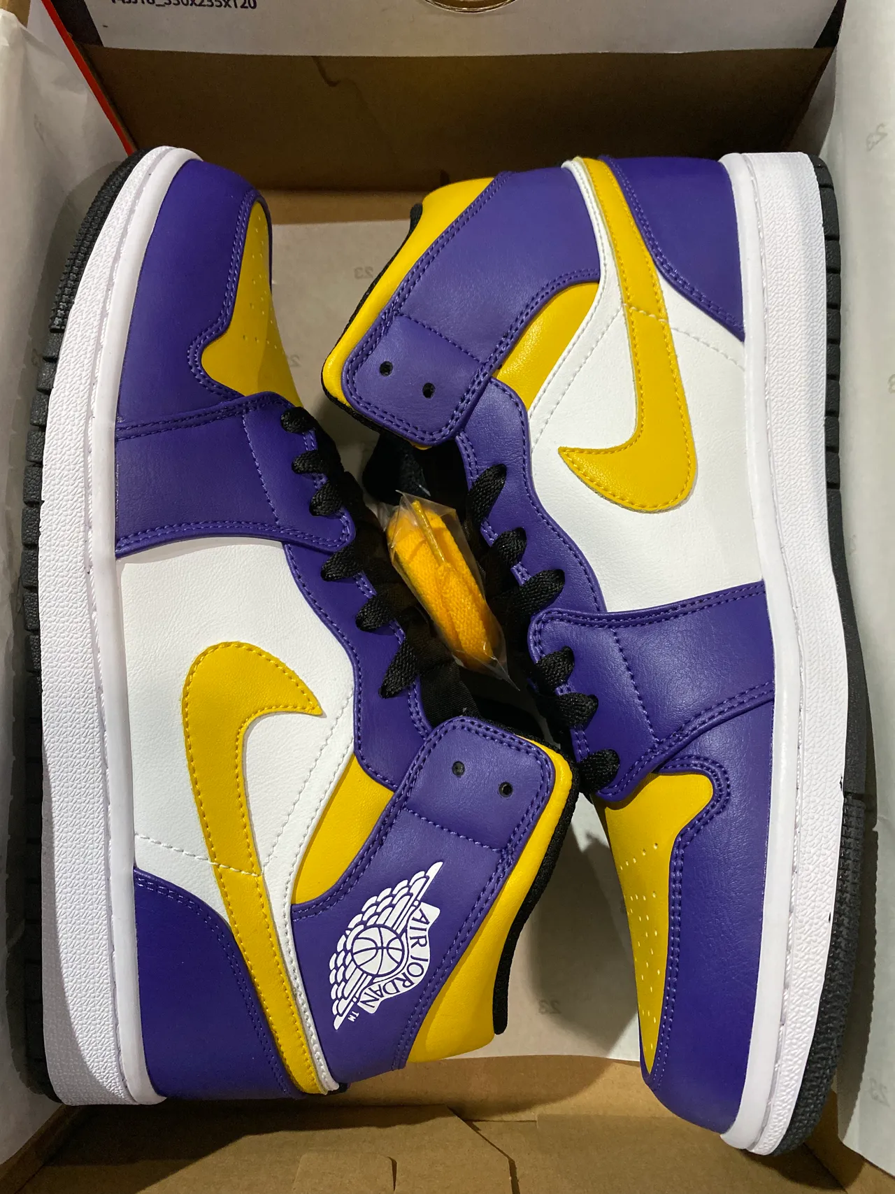 Air Jordan 1 Zapatillas de baloncesto moradas, amarillas y blancas 7