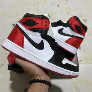 Air Jordan 1 白红配色高帮皮革鞋面篮球鞋