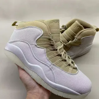 Tênis de basquete Air Jordan 10 em camurça bege e off-white