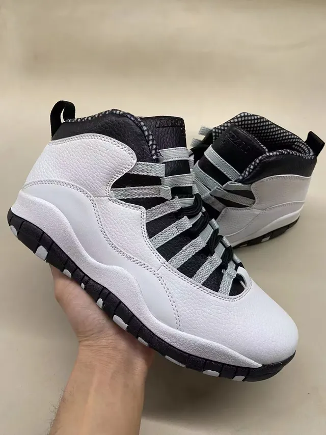 Tênis de basquete Air Jordan 10 em camurça bege e off-white 8