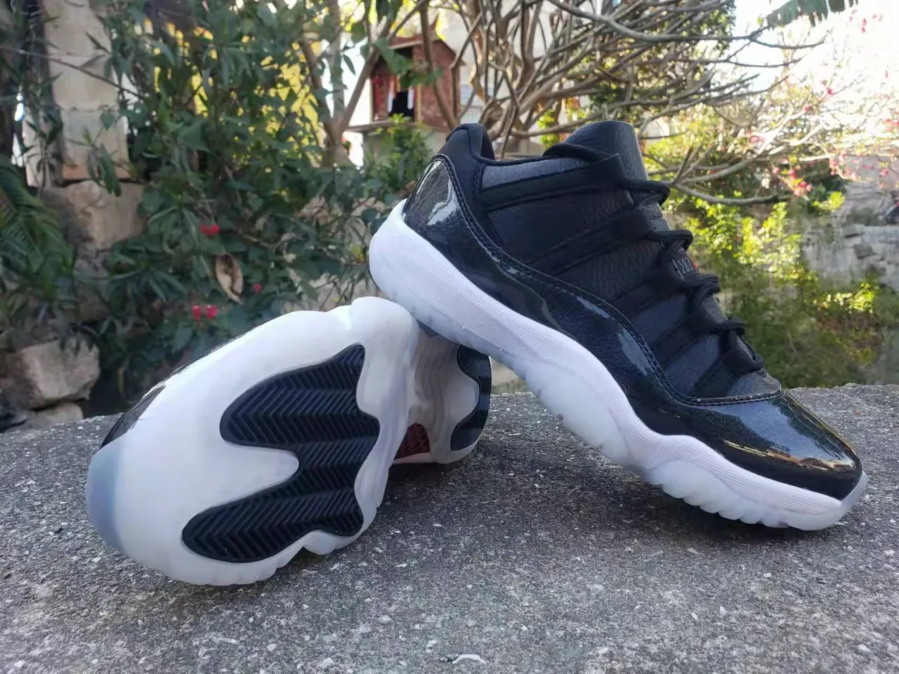 Air Jordan 11 Black Patent Leather Basketball Shoes 4