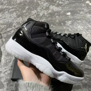 Air Jordan 11 ब्लैक पेटेंट लेदर बास्केटबॉल जूते