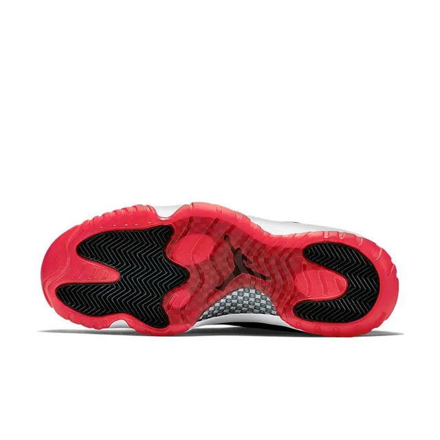 Air Jordan 11 أحذية كرة السلة سوداء حمراء 5