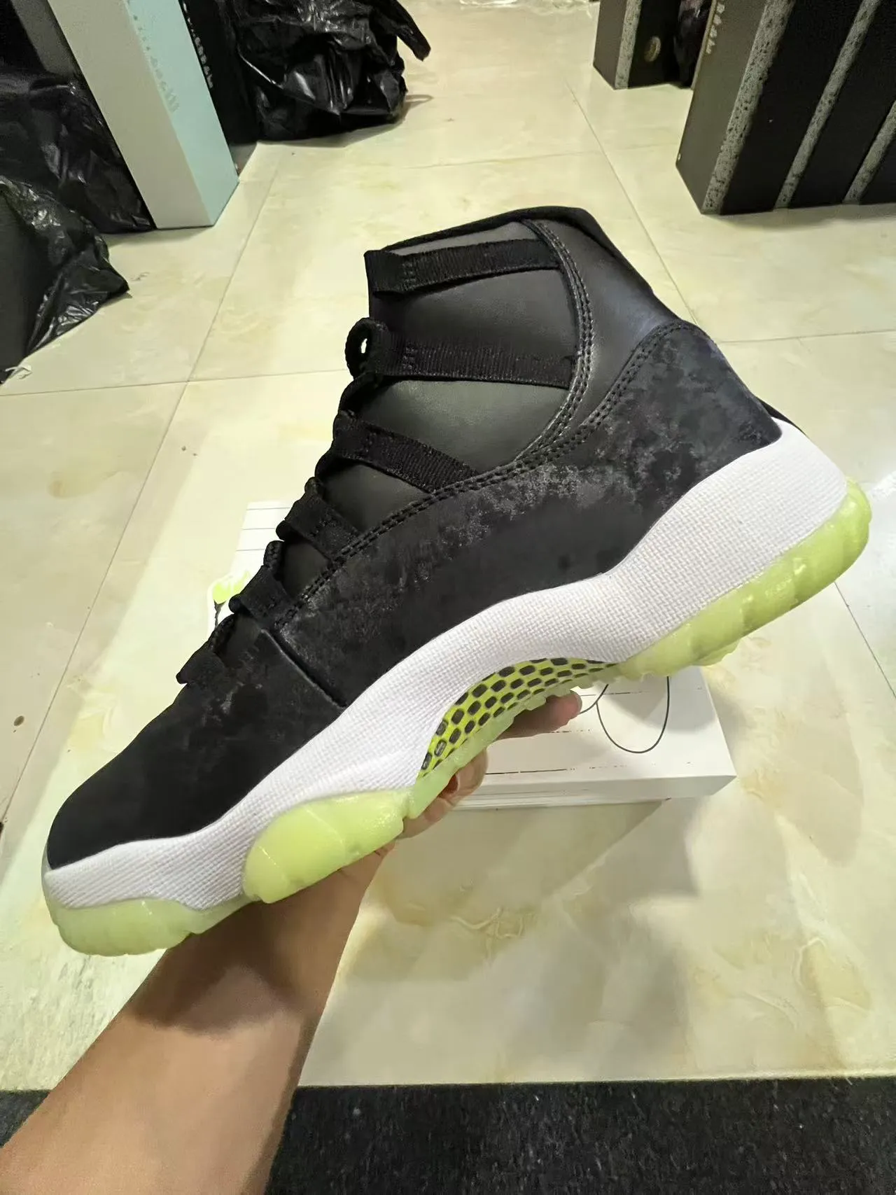 Air Jordan 11 distressed black white lime green বাস্কেটবল জুতো 5