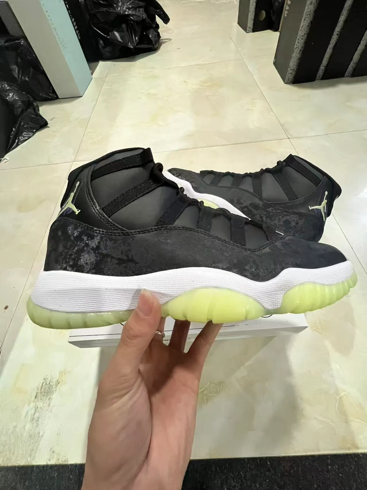 Air Jordan 11 distressed black white lime green বাস্কেটবল জুতো 7