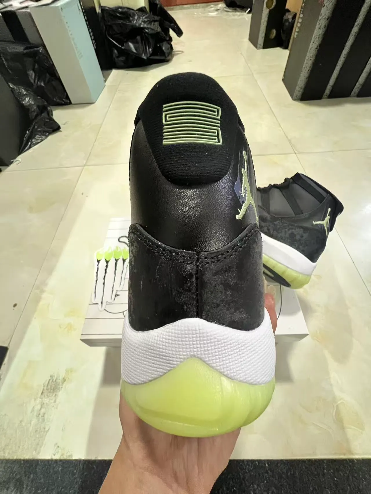 Air Jordan 11 distressed black white lime green বাস্কেটবল জুতো 8