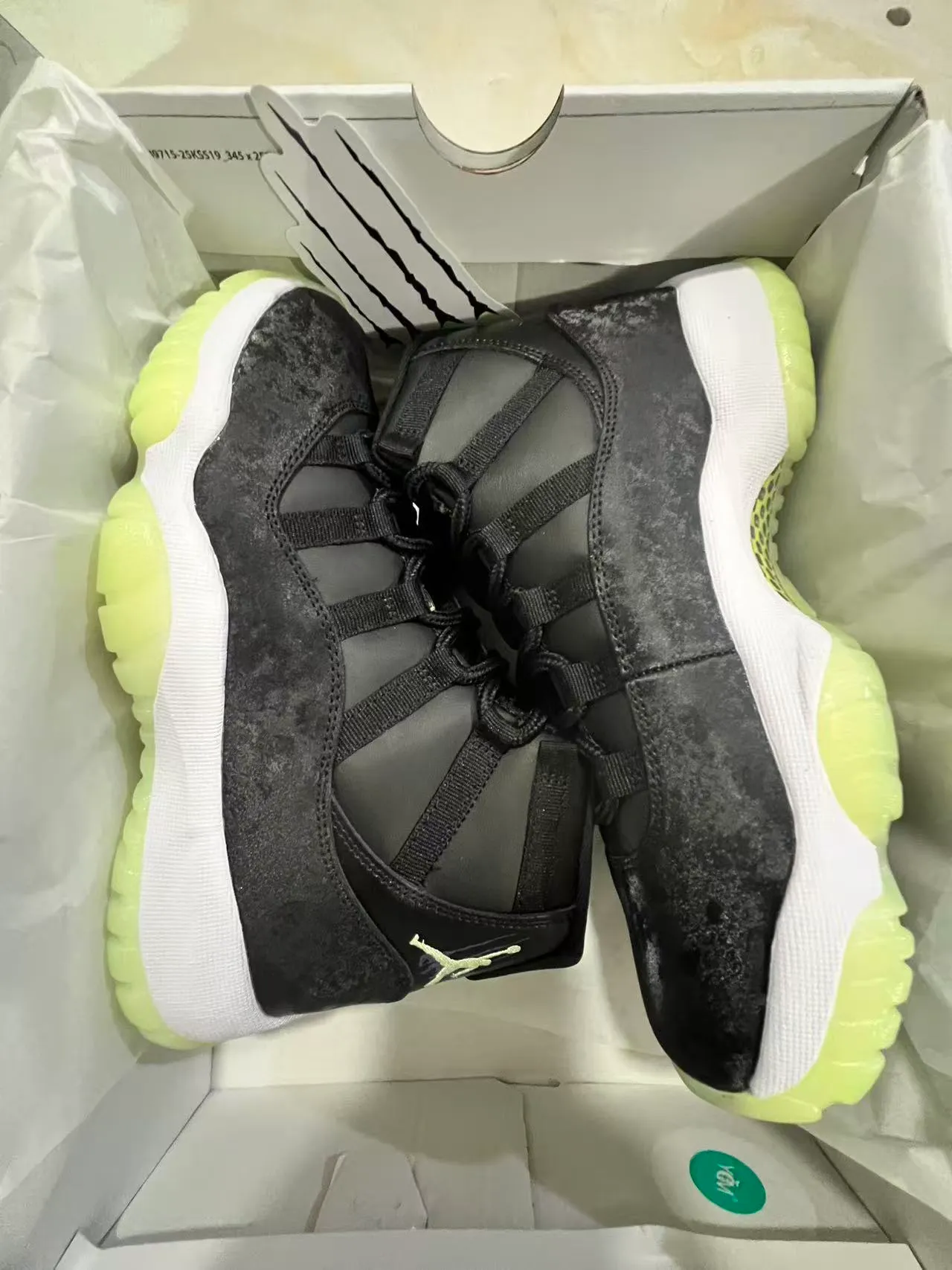 Air Jordan 11 distressed black white lime green বাস্কেটবল জুতো 9