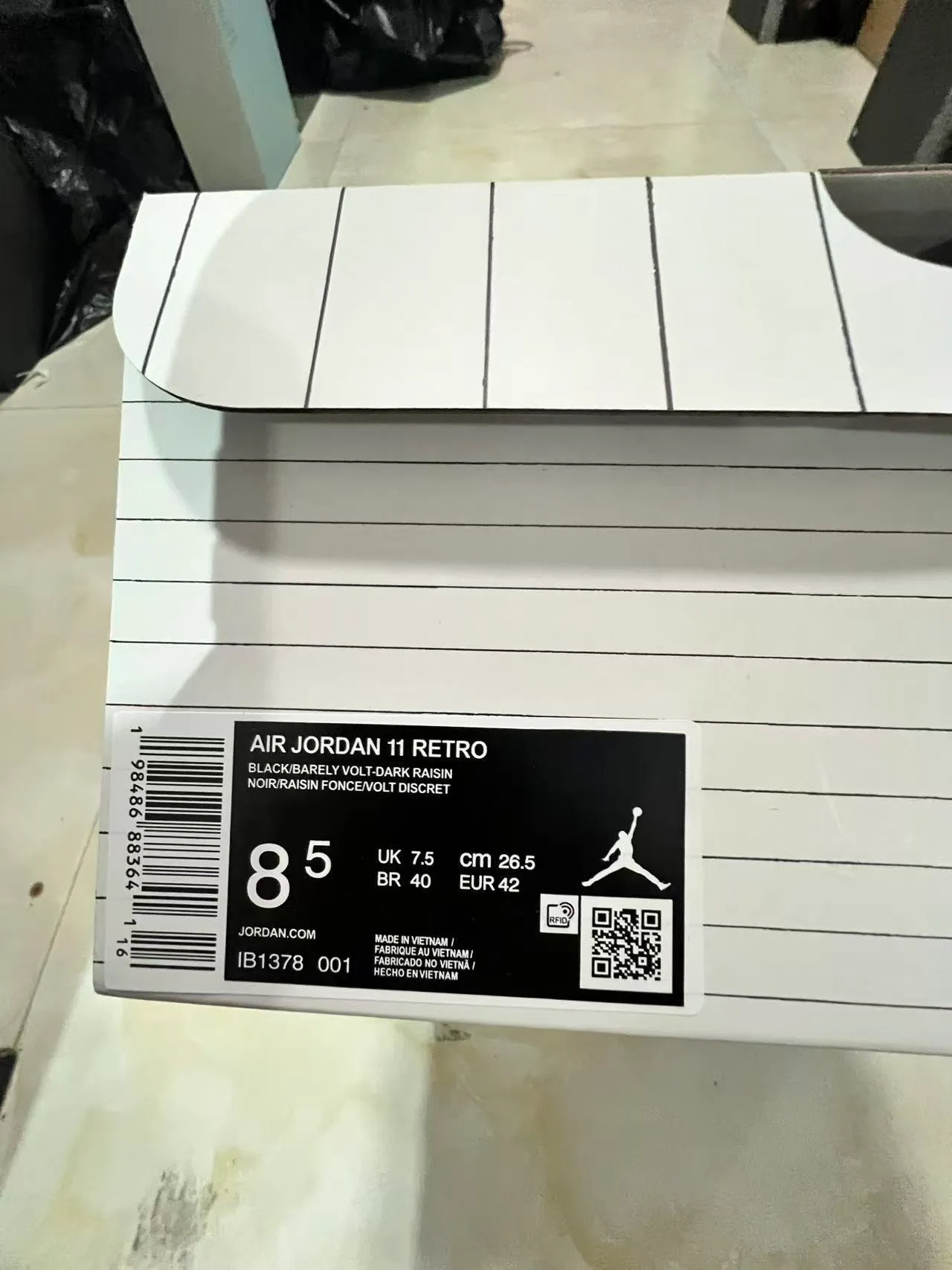 Air Jordan 11 distressed black white lime green বাস্কেটবল জুতো 10