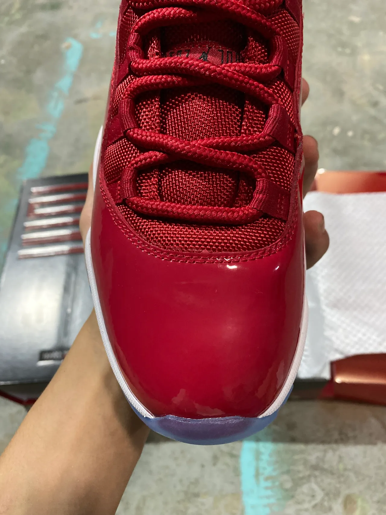Air Jordan 11 Gym Red 漆皮篮球鞋 2