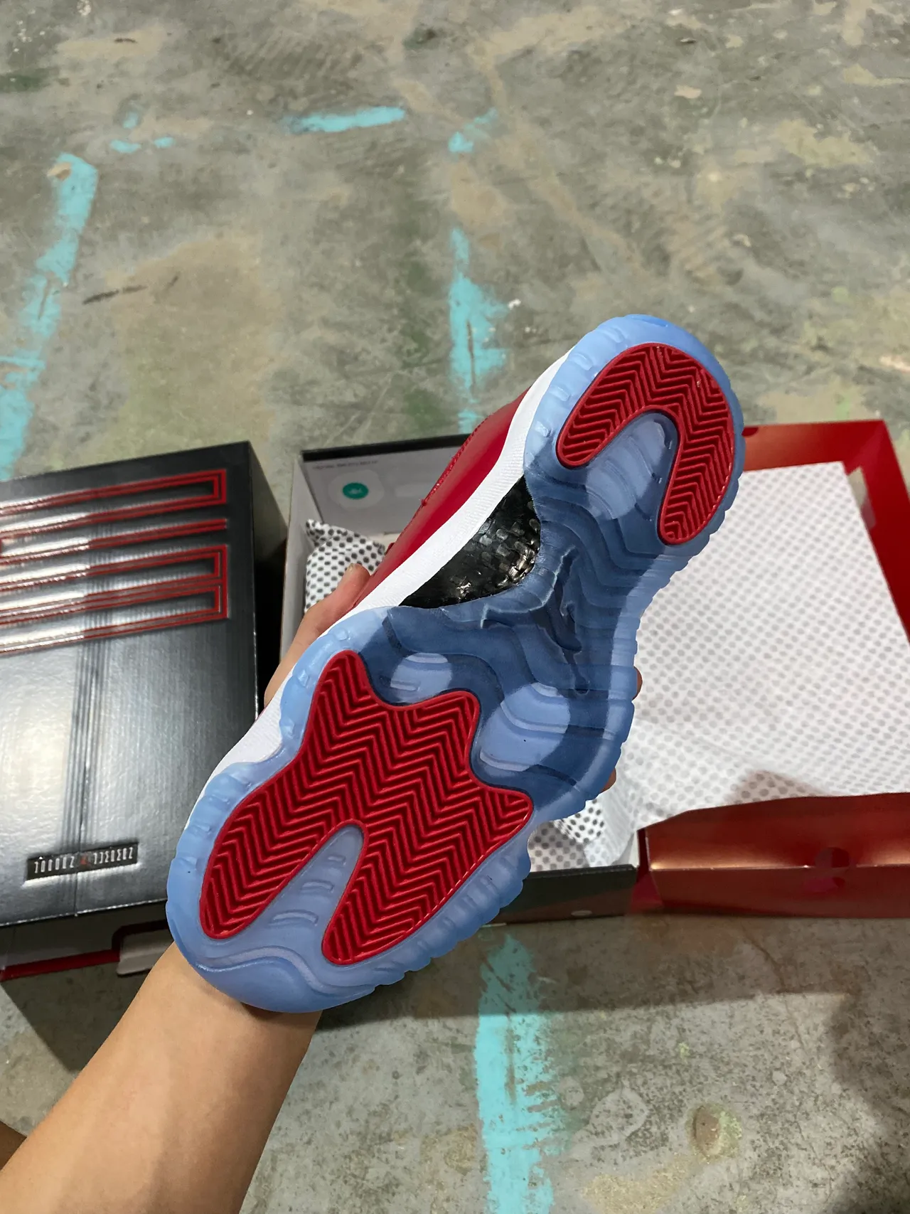 Air Jordan 11 Gym Red 漆皮篮球鞋 4