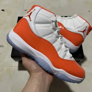 Air Jordan 11 Tênis de basquete em couro envernizado laranja