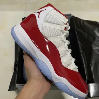 Air Jordan 11 लाल सफेद हाई-टॉप पेटेंट लेदर मडगार्ड बास्केटबॉल जूते