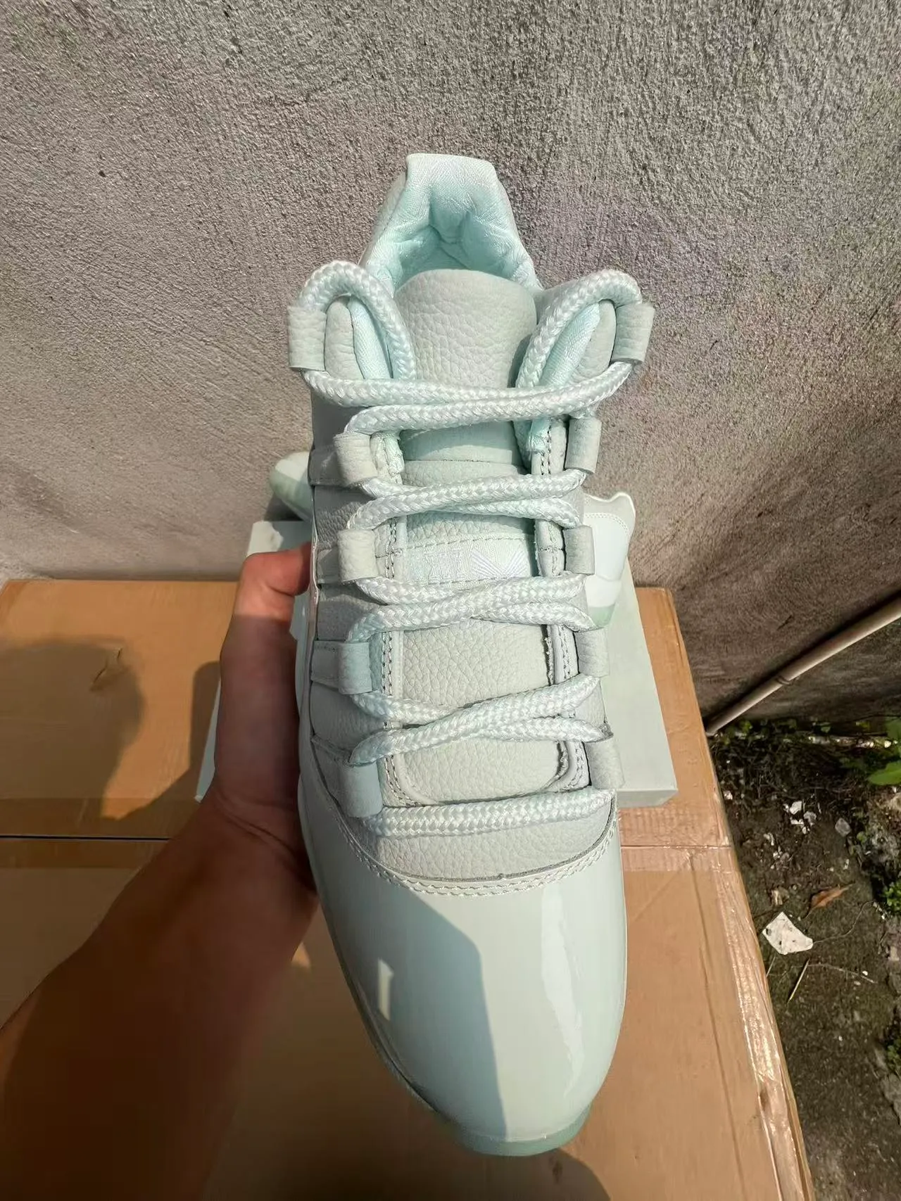 حذاء كرة السلة Air Jordan 11 أبيض وأخضر نعناعي 3
