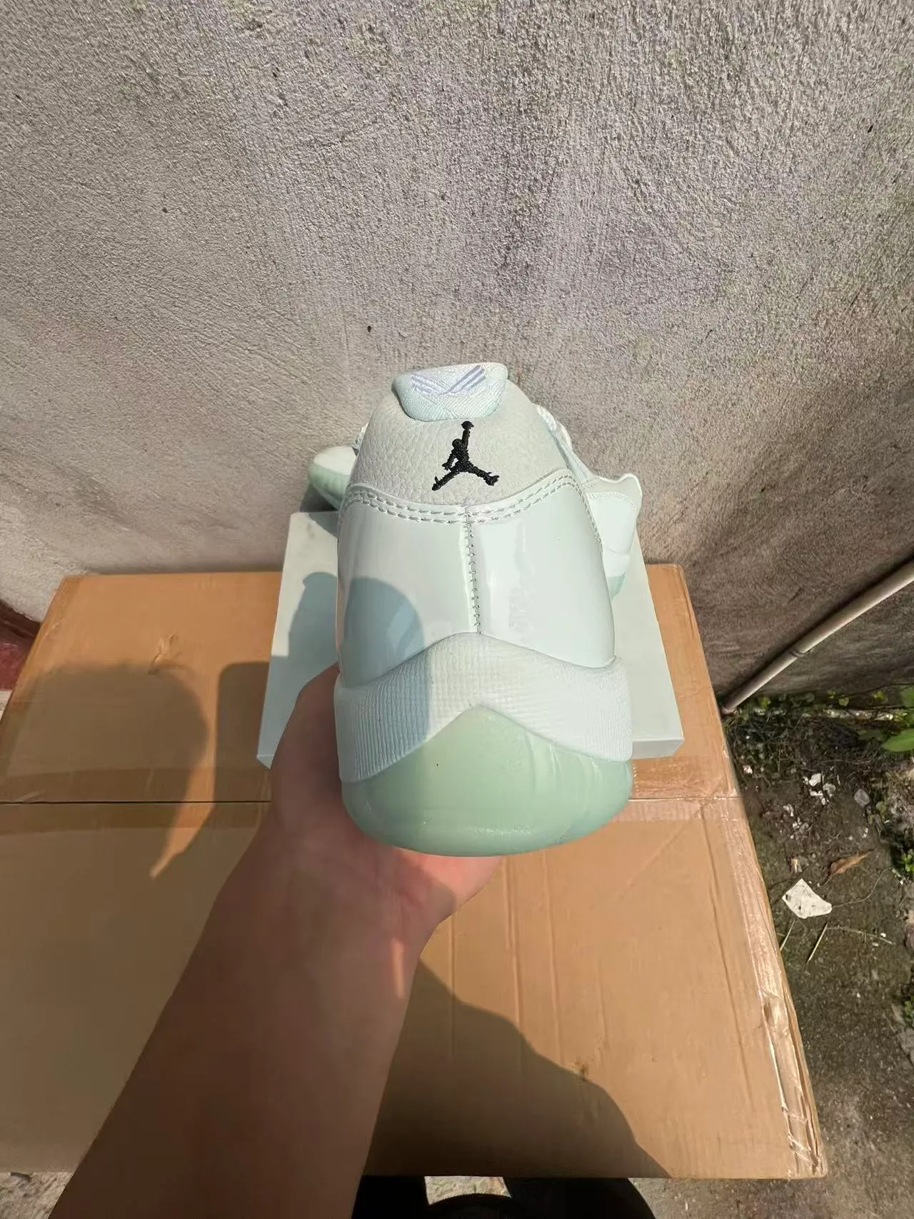 حذاء كرة السلة Air Jordan 11 أبيض وأخضر نعناعي 8