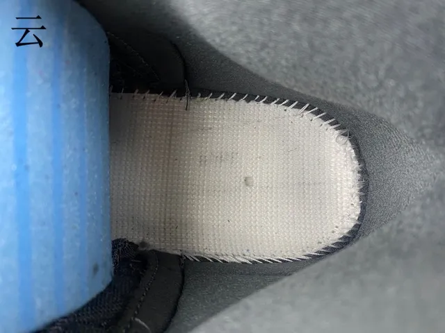 Chaussures de basketball Air Jordan 12 en daim gris et cuir verni 8