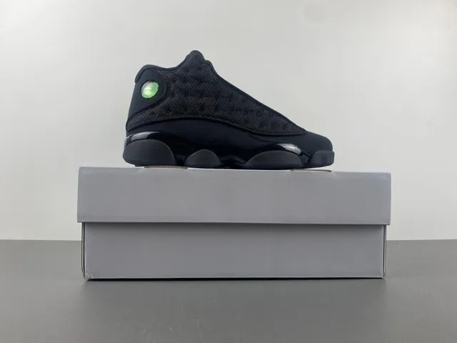 Zapatillas de baloncesto Air Jordan 13 Jumpman negro y verde 18