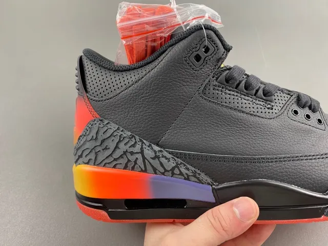 Zapatillas de baloncesto Air Jordan 3 con degradado negro y naranja 3