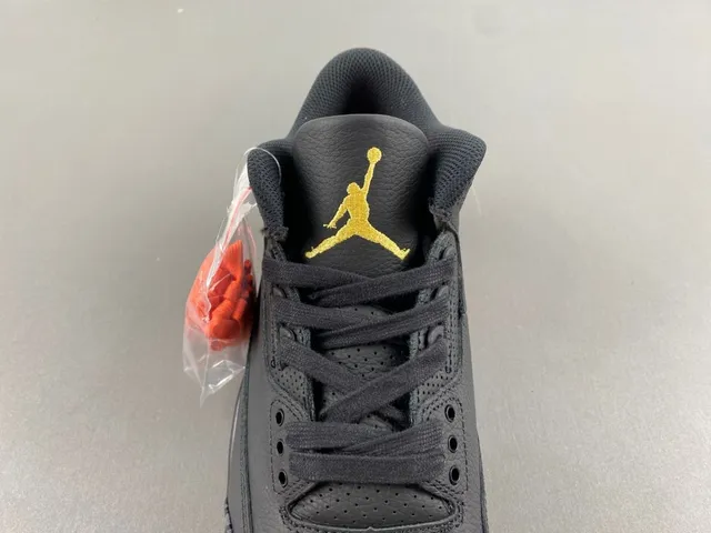 Zapatillas de baloncesto Air Jordan 3 con degradado negro y naranja 6